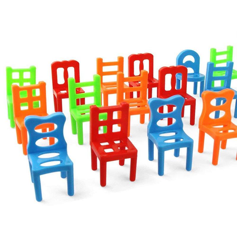 Juego de equilibrio de torre de sillas apilables