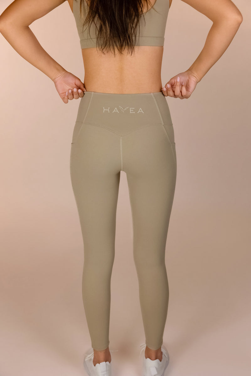 BETA TRAIL LEGGINGS | SANDSTONE